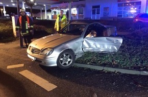 Feuerwehr Stolberg: FW-Stolberg: Leicht verletzter Autofahrer und hoher Sachschaden