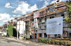 Deutsche Energie-Agentur GmbH (dena): Klimaschutz dank Energieeffizienz: Heilbronner Wohnanlage spart jährlich 30 Tonnen CO2 ein / Mieter haben großes Interesse an energetisch modernisierten Wohnungen (FOTO)