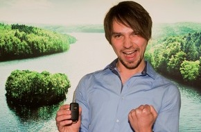 Krombacher Brauerei GmbH & Co.: Geschichtsstudent Peter M. aus Lennestadt fährt den ersten Krombacher Golf MATCH BlueMotion Technology (BILD)