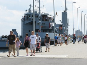 Deutsche Marine - Bilder der Woche: Die Marine lädt ein - beim &quot;Tag des offenen Stützpunkts&quot; gibt es viel zu bestaunen