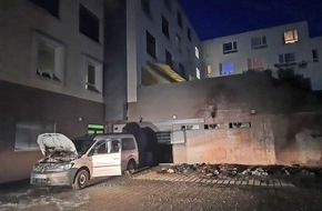 Polizei Mettmann: POL-ME: Feuer durch Brandlegung neben einem Seniorenzentrum - Heiligenhaus - 2205102