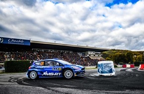 Ford-Werke GmbH: M-Sport gewinnt mit Ford Fiesta Rally2 die RC2-Klasse der neuen Rallye Zentraleuropa, Ott Tänak auf dem Podium