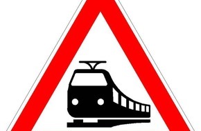 Polizei Rhein-Erft-Kreis: POL-REK: Geschlossene Bahnschranken missachtet - Hürth / Bergheim