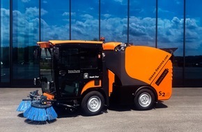 Marcel Boschung AG: La cité de l'énergie Coire reçoit sa balayeuse Urban-Sweeper S2.0 Boschung 100% électrique / L'entreprise suisse de tradition Boschung soutient la Ville de Coire dans son concept énergétique 2020