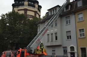 Feuerwehr Mönchengladbach: FW-MG: Nachlöscharbeiten gestalteten sich schwierig