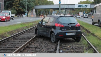 Polizei Duisburg: POL-DU: Marxloh: Pkw landet auf Straßenbahngleisen