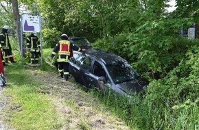 Polizeiinspektion Wilhelmshaven/Friesland: POL-WHV: Verkehrsunfall mit leicht verletzter Person in Hohenkirchen - Polizei sucht Zeugen