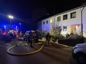 FW Lehrte: Eine verletzte Person bei Gebäudebrand