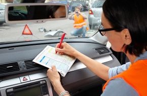 HUK-COBURG: Tipps für den Alltag / Unfall: Kaum ein Autofahrer bleibt verschont / Unfallzahlen steigen im Sommer sprunghaft an - was ist im Ernstfall zu tun (BILD)