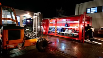 Feuerwehr Bremerhaven: FW Bremerhaven: Bremerhavener Zivil- und Katastrophenschutzkräfte in Niedersachsen im Einsatz - Spezialisten aus Bremerhaven unterstützen bei der Hochwasserbekämpfung