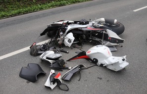 Kreispolizeibehörde Höxter: POL-HX: Motorradfahrer stürzt auf der L 755