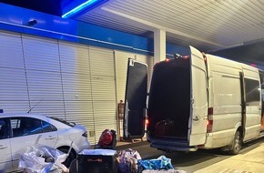Hauptzollamt Bielefeld: HZA-BI: Bielefelder Zoll verhindert Steuerhinterziehung/Schmuggelware vorerst sichergestellt
