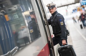 Bundespolizeidirektion Sankt Augustin: BPOL NRW: Drei Verletzte im Zug: Bundespolizist nimmt Schläger auf dem Weg nach Hause fest