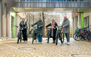 Lease a Bike: ***Besondere Nikolausaktion: Dienstradleasinganbieter Lease a Bike spendete  50 Fahrräder an die Hilfsorganisation SOS-Kinderdorf e.V.***