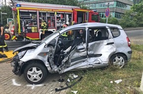 Polizei Mettmann: POL-ME: Verkehrsunfall mit Schwerverletzten - Haan - 2207008