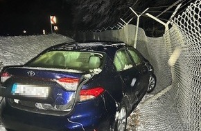 Polizeipr&auml;sidium Westpfalz: POL-PPWP: Auto kracht in Zaun der US Air Base - Polizei registriert wenige witterungsbedingte Unf&auml;lle