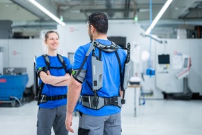 Ottobock präsentiert neues Exoskelett für komfortable Überkopfarbeit