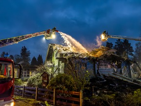 FW L&uuml;chow-Dannenberg: +++ Einsatzreiche Silvesternacht f&uuml;r die Feuerwehren in L&uuml;chow-Dannenberg +++ Wohnh&auml;user in Gefahr +++ Wohnhaus in Zernien unbewohnbar +++ Feuerwehr bis in die Mittagsstunden im Einsatz +++
