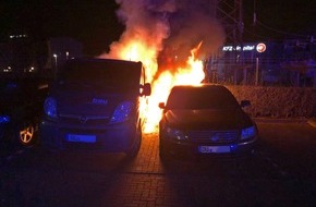 Polizei Mettmann: POL-ME: Autos angezündet: Polizei ermittelt - Monheim am Rhein - 2102136