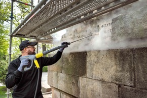 Kärcher reinigt Ärzte-Denkmal in Sofia