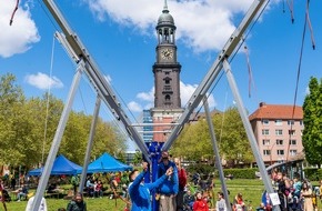 Hamburg Messe und Congress GmbH: Als großer Entdecker wie ein Kapitän am Steuer stehen / Der 834. Hafengeburtstag Hamburg lässt Kinderherzen höher schlagen