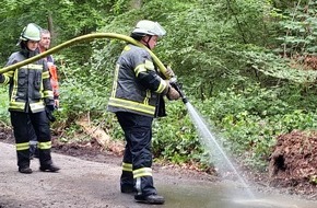 Freiwillige Feuerwehr Werne: FW-WRN: Umgestürztes Güllefass beschäftigt die Löschgruppe Langern
