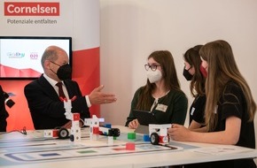 Cornelsen Gruppe: Auftaktveranstaltung zum Girls'Day 2022 mit Bundeskanzler Olaf Scholz / Cornelsen bringt Berliner Schülerinnen die Vielfalt von MINT-Berufen näher