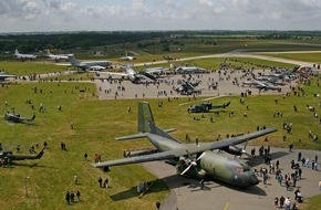 Presse- und Informationszentrum Marine: Marineflieger feiern 100-jähriges Jubiläum - Großer Zapfenstreich und Flugtag am 17. und 18. August in Nordholz (BILD)