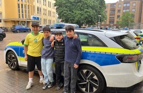 Polizeiinspektion Osnabr&uuml;ck: POL-OS: Osnabr&uuml;ck: Halil, Barazani, Omar und Miir - die kleinen Helden von Osnabr&uuml;ck - "Ihr habt Euch vorbildlich verhalten"