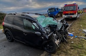 Freiwillige Feuerwehr Wachtberg: FW Wachtberg: Schwerer Verkehrsunfall bei Wachtberg-Gimmersdorf
