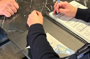 Hauptzollamt Stralsund: HZA-HST: Zoll führt Mindestlohnprüfungen durch ./. Im Landkreis Vorpommern-Rügen klickten die Handschellen