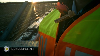 Bundespolizeidirektion M&uuml;nchen: Bundespolizeidirektion M&uuml;nchen: Viel zu tun am zweiten Wiesnsonntag / K&ouml;rperverletzungen, Messerverst&ouml;&szlig;e und Haftbefehle