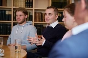 Aktuell: Auszubildende treffen Büdenbender und Hofmeister