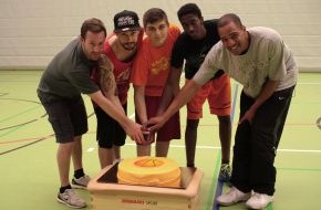 ING Deutschland: Toller Erfolg: Hamburger Basketballprojekt für Jugendliche wird ein Jahr alt