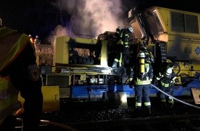 Bundespolizeiinspektion Kassel: BPOL-KS: Baumaschine auf der Bahnstrecke zwischen Hofgeismar und Hümme ausgebrannt