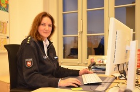 Polizeiakademie Niedersachsen: POL-AK NI: Ranghöchste Polizeibeamtin Niedersachsens - Andrea Marquardt zur Leitenden Polizeidirektorin befördert