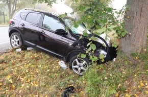 Kreispolizeibeh&ouml;rde H&ouml;xter: POL-HX: Von der Fahrbahn abgekommen - Fahrzeugf&uuml;hrerin schwer verletzt