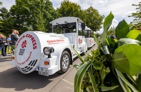 Bundesgartenschau Erfurt 2021 gGmbH: Emissionsfrei und leise durch den egapark / Neue E-Parkbahn ab sofort auf Rundfahrt im historischen Parkteil
