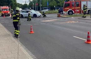 Feuerwehr München: FW-M: Eine Verletzte bei Verkehrsunfall (Moosach)