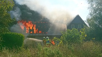 Polizeidirektion Flensburg: POL-FL: Garagenbrand verursacht hohen Sachschaden, eine leichtverletzte Person