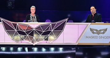 ProSieben: "Das Alien raubt mir den Schlaf ..."- Sonja Zietlow und Bülent Ceylan stehen bei "The Masked Singer" nach der ersten Halbzeit weiter vor einem großen Rätsel