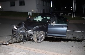 Kreispolizeibehörde Herford: POL-HF: Alkoholfahrt endet vor Grundstückszaun- Fahrer bleibt unverletzt