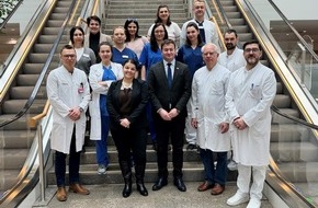 RHÖN-KLINIKUM AG: Über Austausch und Zukunftsperspektiven - Botschafter der Republik Nordmazedonien besucht den RHÖN-KLINIKUM Campus Bad Neustadt