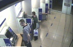 Polizei Düsseldorf: POL-D: Stadtmitte - Manipulation am Geldausgabeautomat - Polizei fahndet mit Bildern aus der Überwachungskamera
