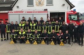 Feuerwehr Lennestadt: FW-OE: Lehrgang ABC Teil A endet in Lennestadt - Elspe