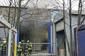 Polizei Mettmann: POL-ME: Brand in Lackiererei: Polizei geht nach ersten Ermittlungen von einem technischem Defekt als Brandursache aus - Langenfeld - 2111132