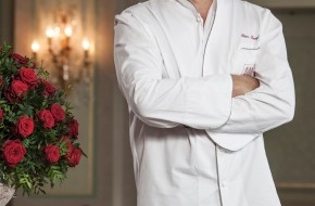 Grand Hotel Les Trois Rois: Peter Knogl erhält Schweizer Kochbuchauszeichnung

Der charismatische Sternekoch Peter Knogl hat mit seinem ersten Kochbuch «ma cuisine passionnée» den «Schweizer Kochbuch-Oscar» erhalten.