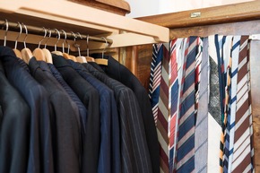 Neue Ausstellung im Textilmuseum St.Gallen / Mode sammeln. Von T-Shirts bis Haute Couture / 24.10.25 - 25.05.26