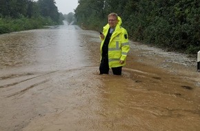 Kreispolizeibehörde Rhein-Kreis Neuss: POL-NE: Polizisten halfen bei Unwetter-Einsätzen