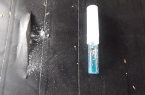 Zollfahndungsamt Essen: ZOLL-E: Kokain im doppelten Boden 
- Zollhund "Kees" entdeckt 3 kg Kokain im Transit am Flughafen Düsseldorf